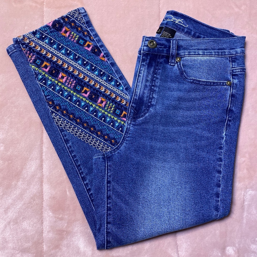 Denim embroidered cropped jeans; new; DG2